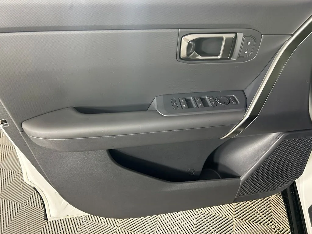 New 2027 Snow White Pearl Kia X-Line S image 9