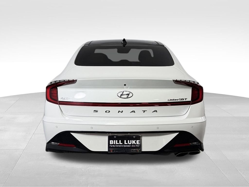 Used 2021 Quartz Hyundai Limited image 8