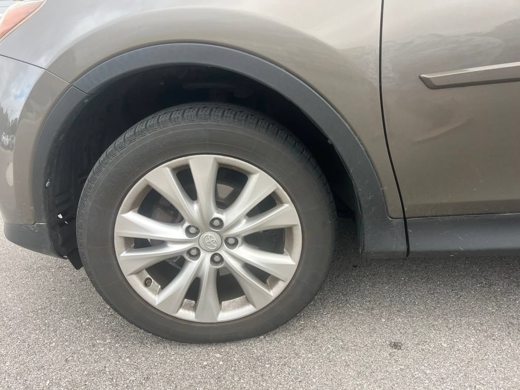 Used 2015 Pyrite Mica Toyota Limited image 9