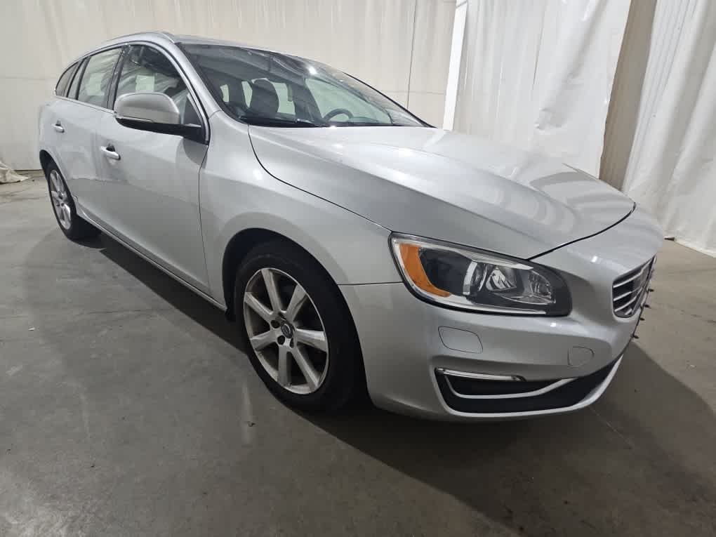 Used 2016 Silver Volvo T5 Drive-E Platinum image 8