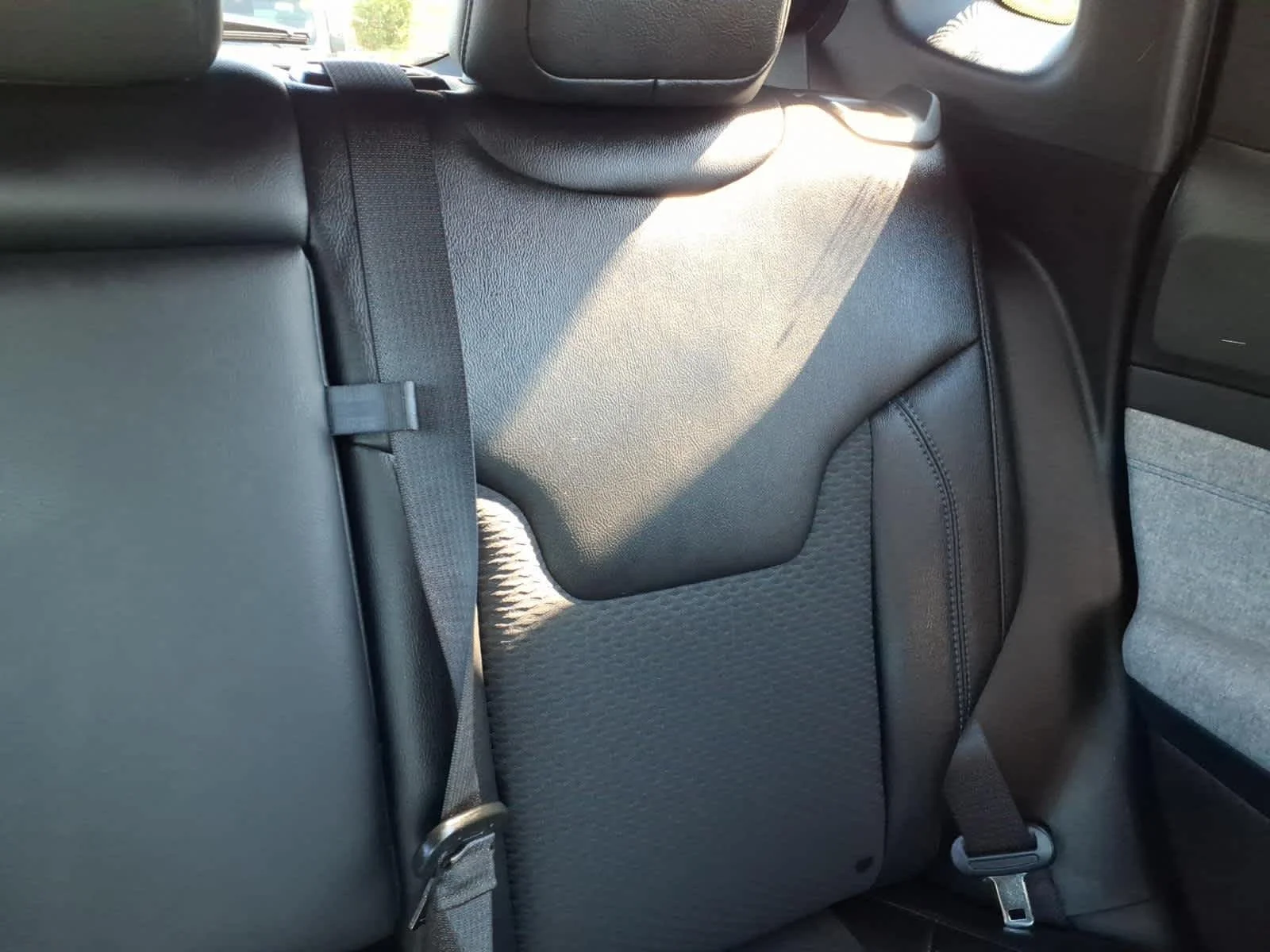 Certified Used 2023 Diamond Black Crystal Pearlcoat Jeep Latitude image 20