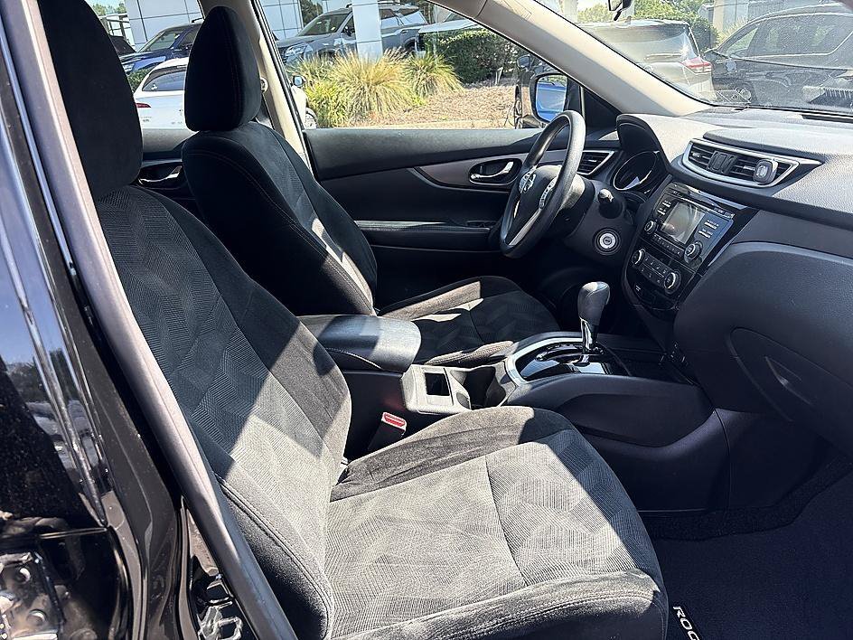Used 2016 Magnetic Black Nissan S image 17