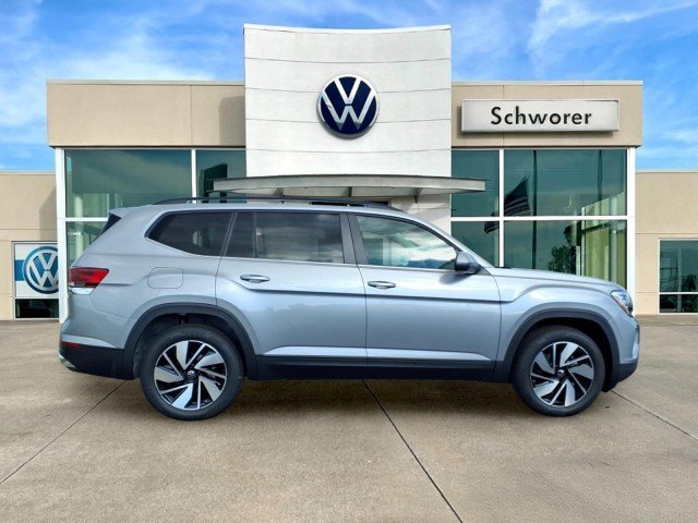 New 2026 Silver Mist Metallic Volkswagen SE w/Technology 4M image 6