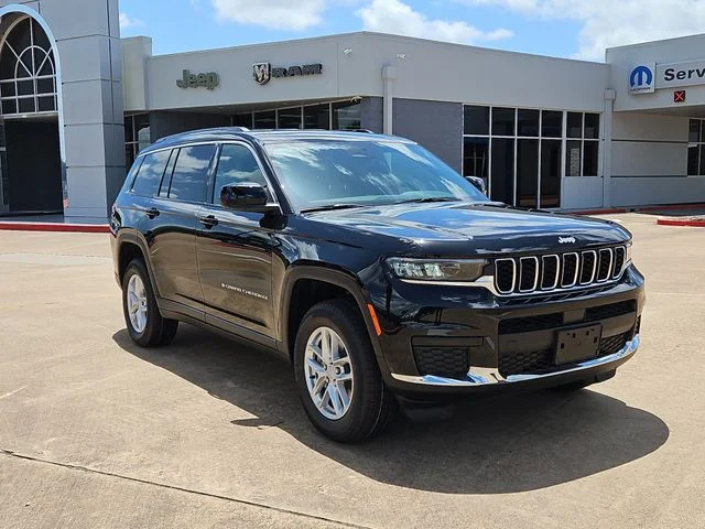New 2026 Diamond Black Crystal Pearl-Coat Exterior Paint Jeep Laredo image 1