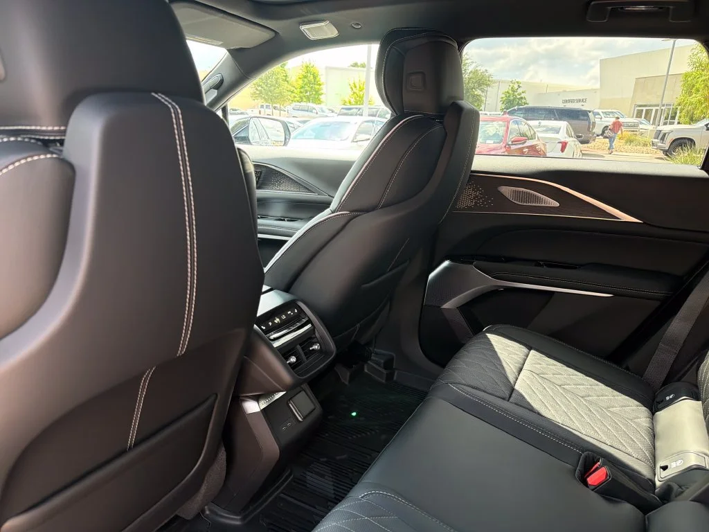 2027 Cadillac LYRIQ Signature Luxury - Photo 35