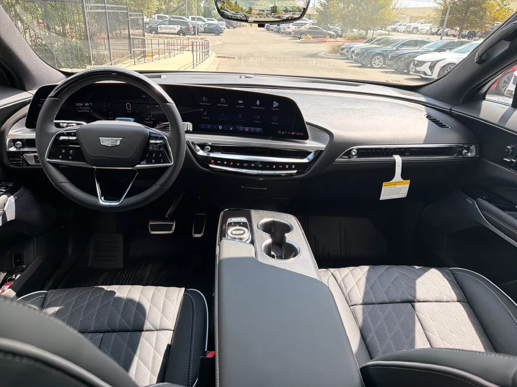 2027 Cadillac LYRIQ Signature Luxury - Photo 29