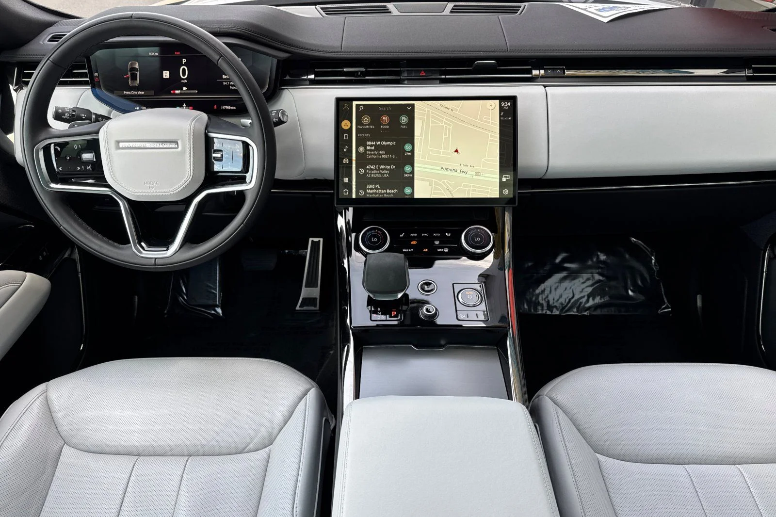 Used 2023 White Land Rover SE image 14