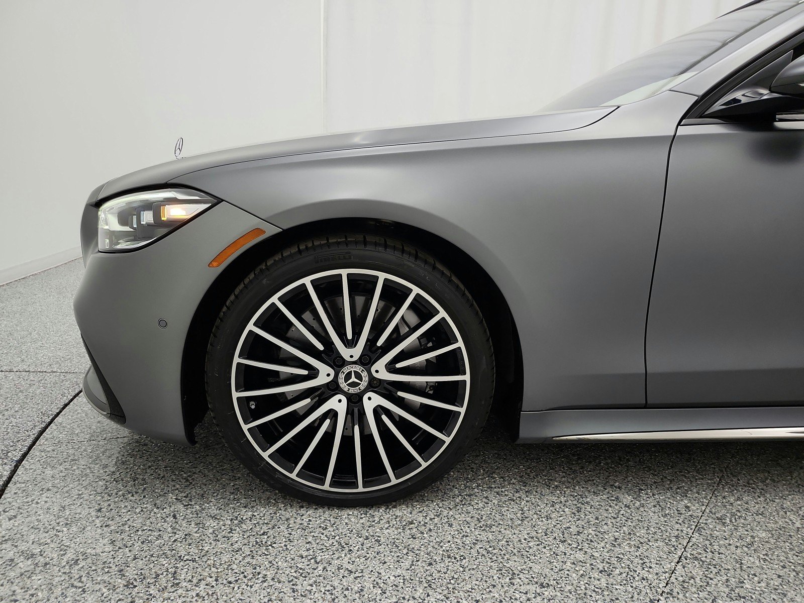 Certified Used 2023 MANUFAKTUR Selenite Grey Magno Mercedes-Benz S 580 4MATIC® Sedan image 17