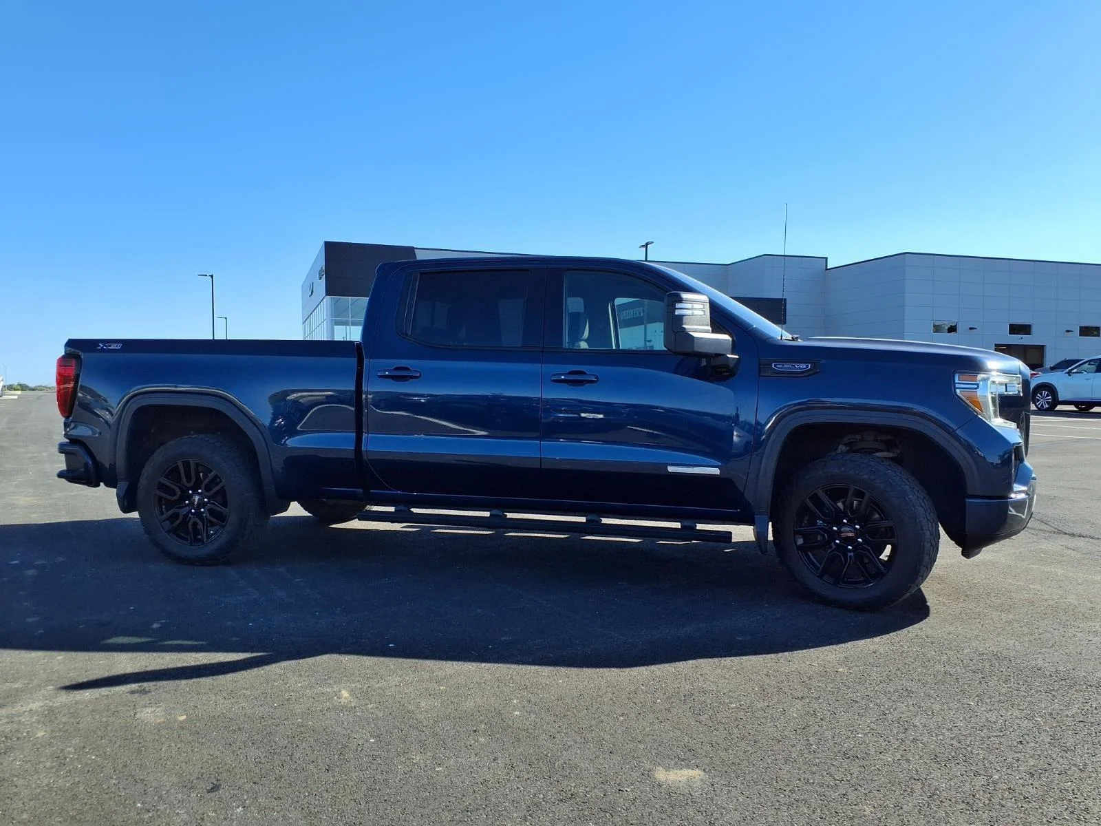 Used 2021 Pacific Blue Metallic GMC Elevation image 27