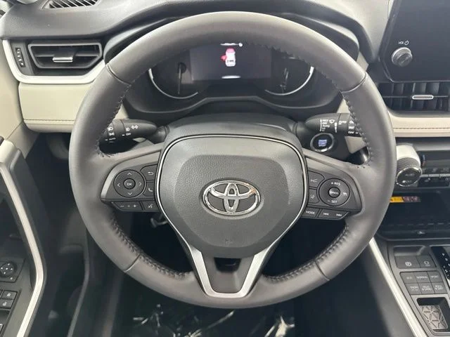 Used 2025 Beige Toyota XLE Premium image 28