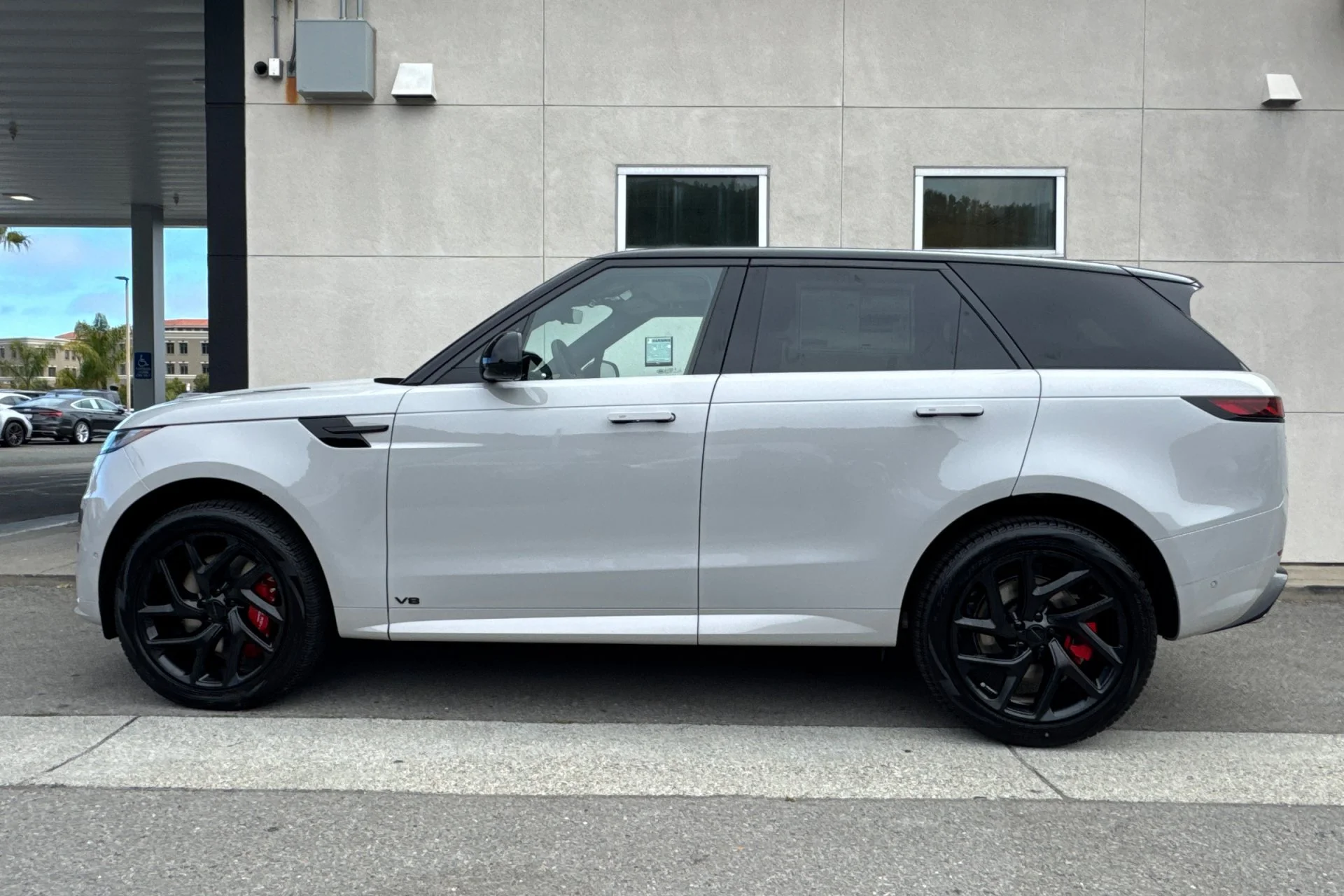 New 2026 Borasco Grey Land Rover Dynamic SE image 5