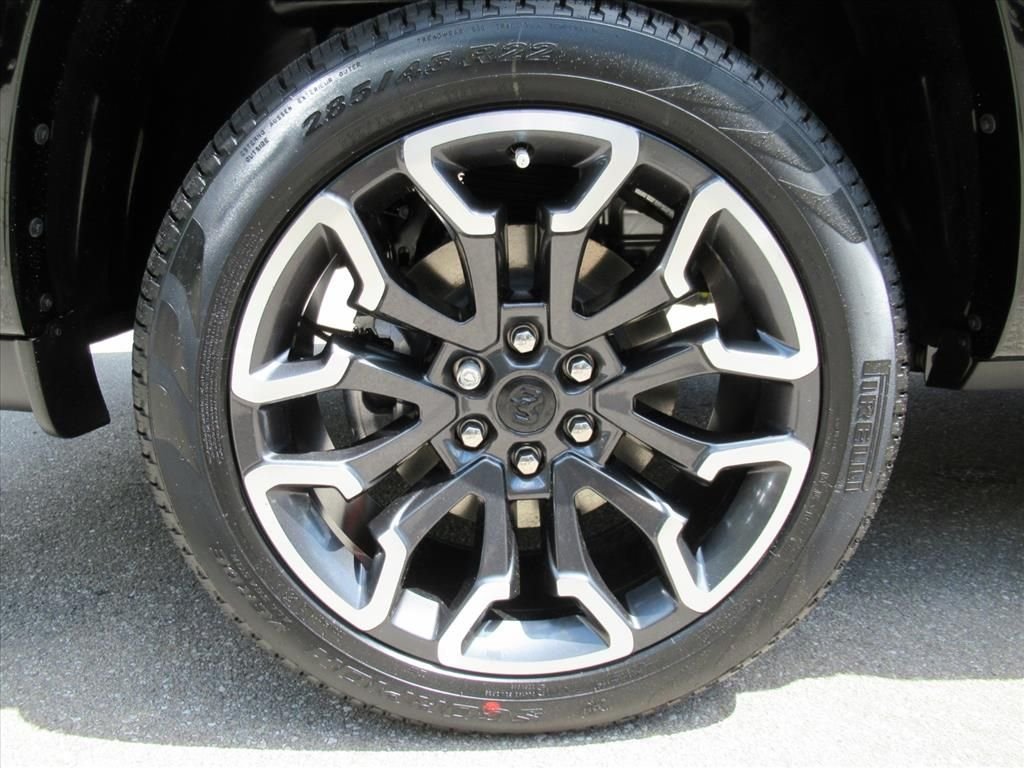 New 2026 Diamond Black Crystal Pearl-Coat Exterior Paint RAM Limited image 8