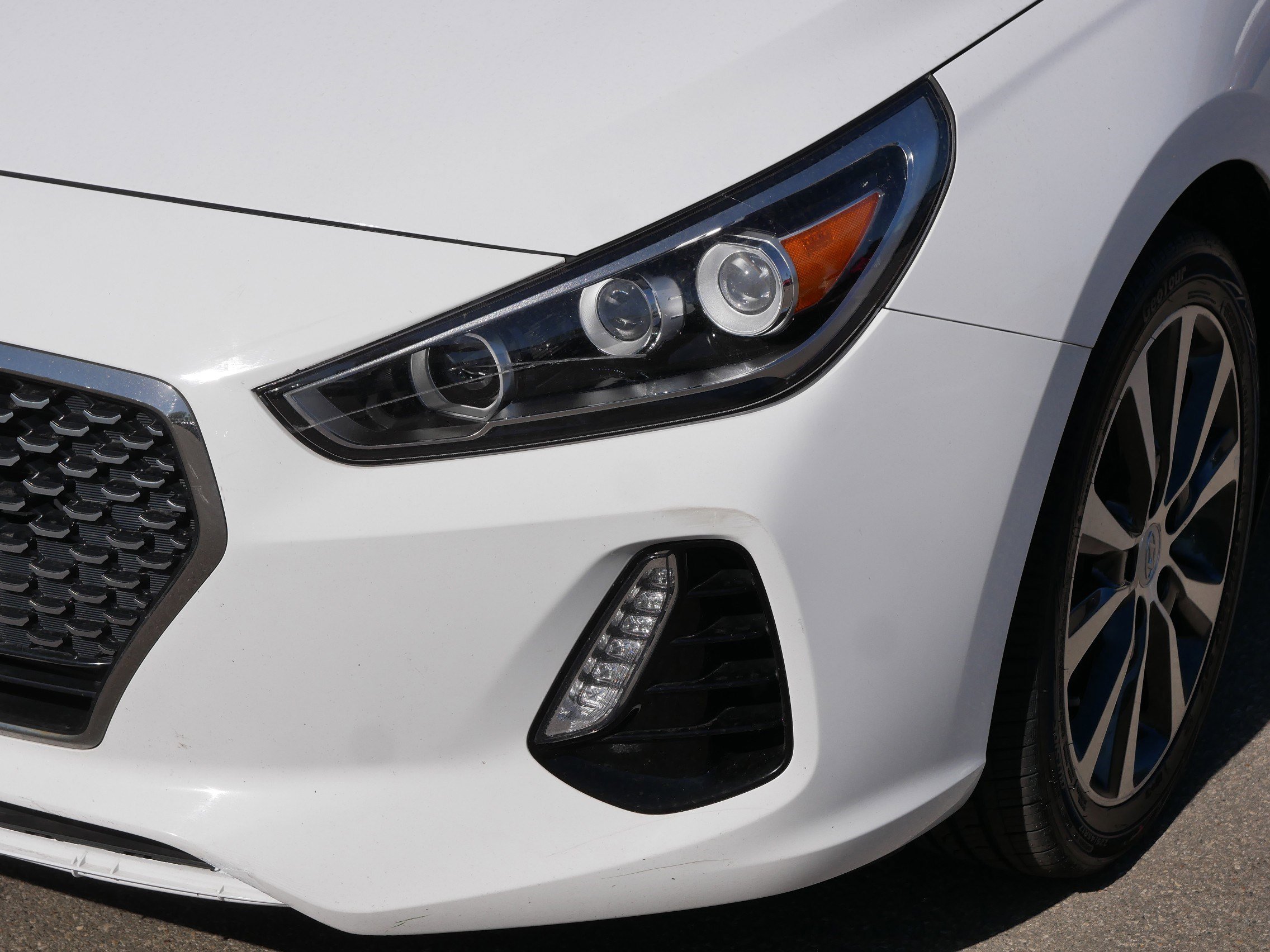 Used 2018 Ceramic White Hyundai  image 16