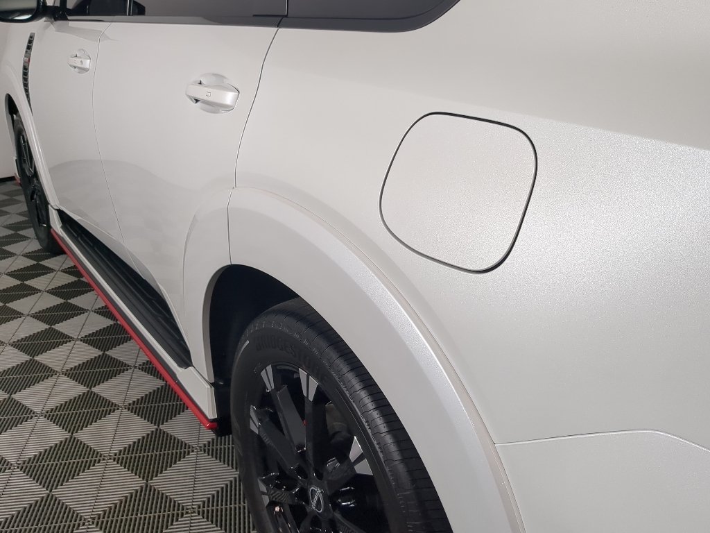 Certified Used 2026 Everest White Pearl Tricoat/Super Black Nissan NISMO image 7