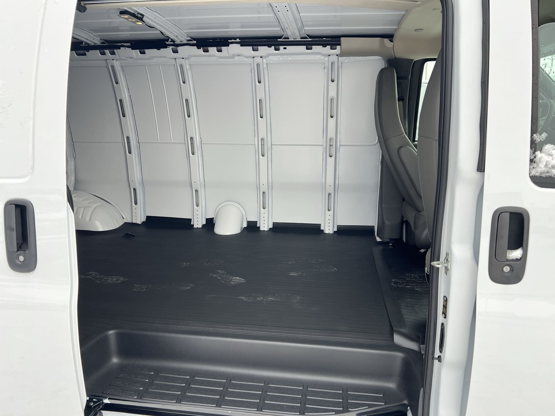 2025 Chevrolet Express Cargo Work Van - Photo 29