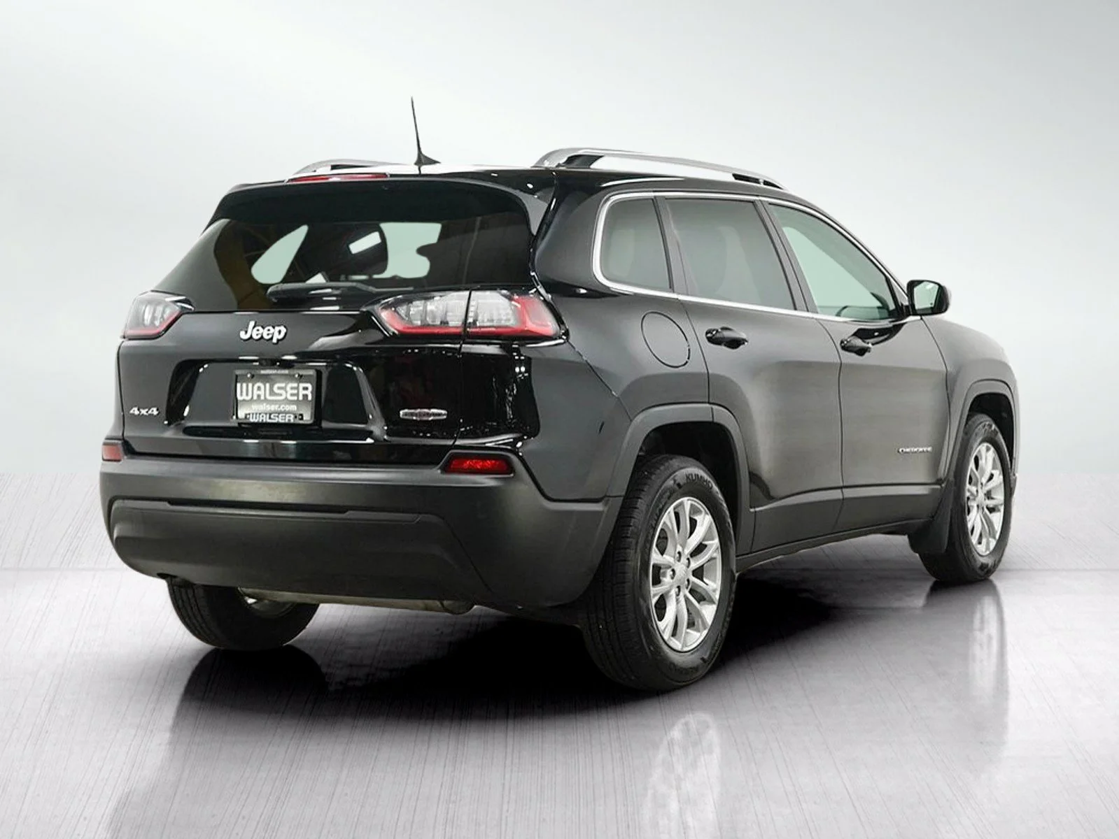 Used 2019  Jeep Latitude image 5