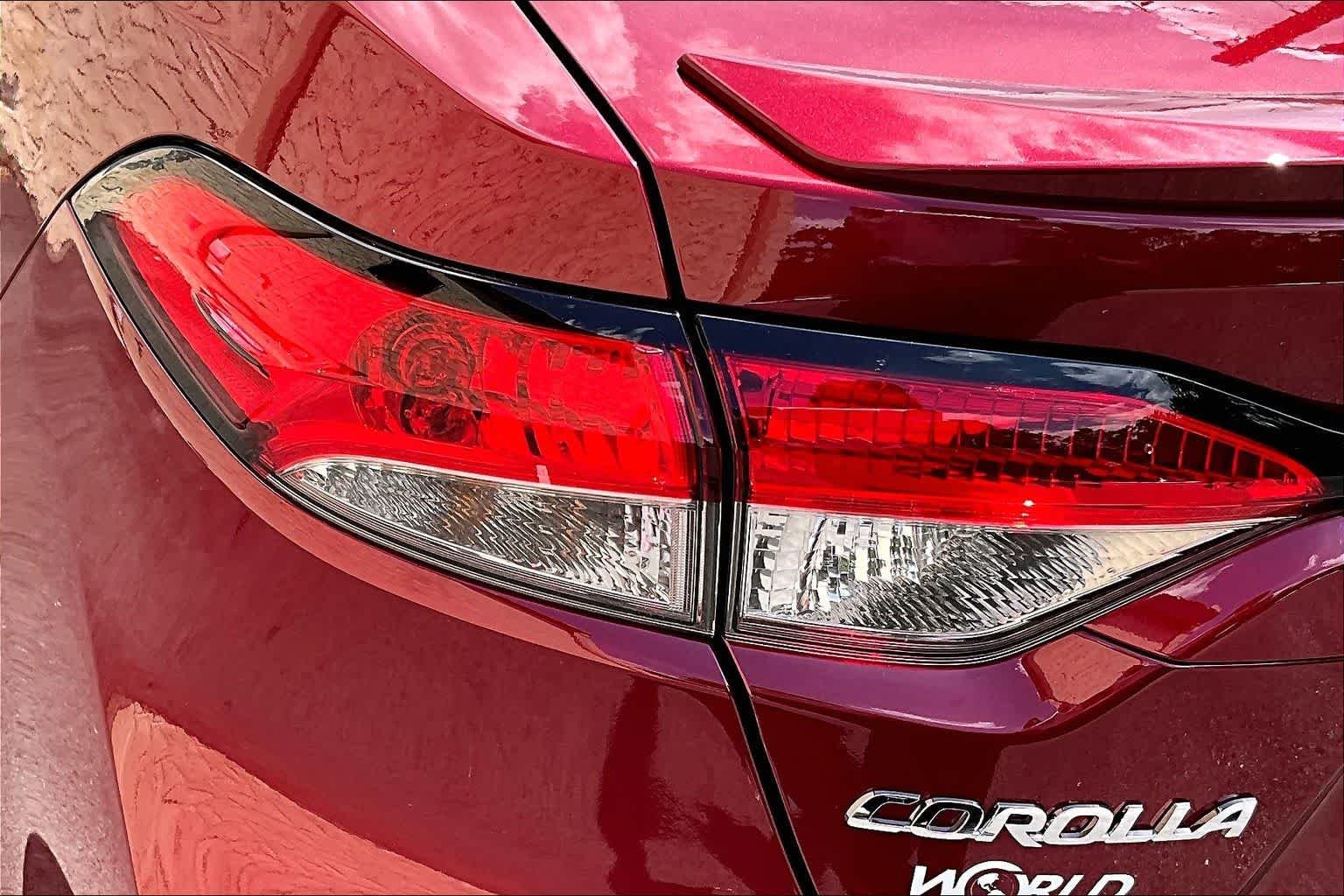 Used 2026 Ruby Flare Pearl Toyota SE image 29