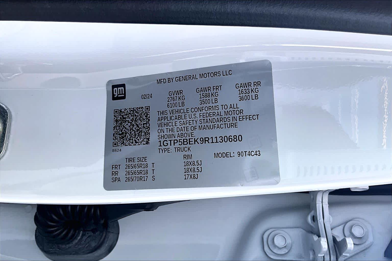 Used 2024 Summit White GMC 2WD Elevation image 29
