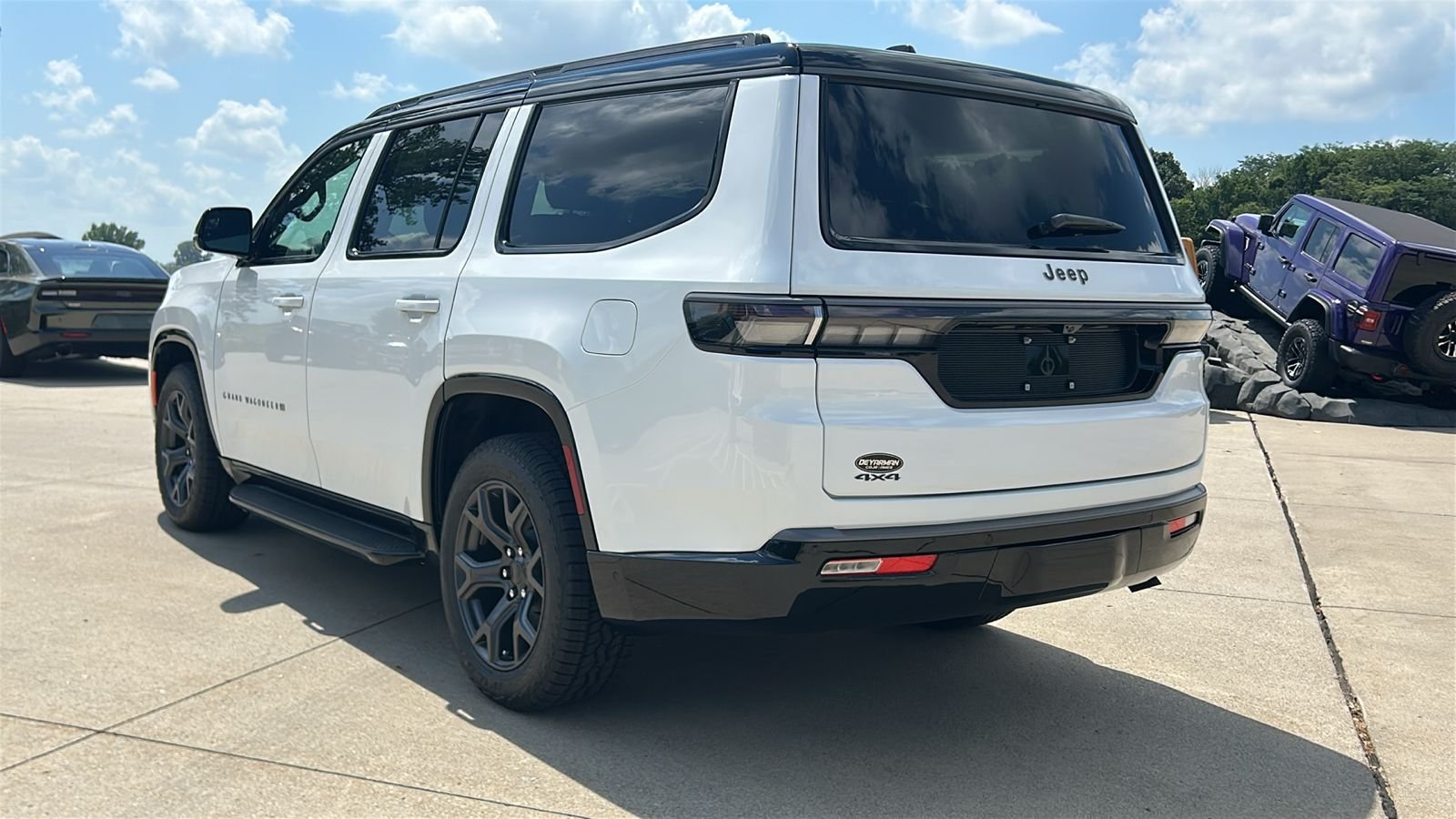 New 2026 Bright White Clear-Coat Exterior Paint Jeep Upland image 6