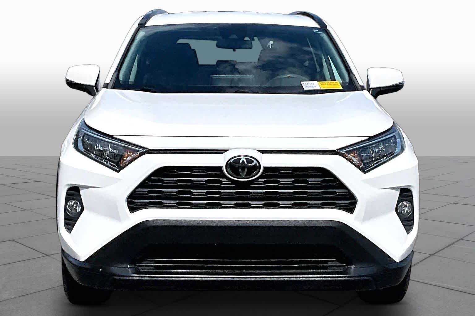 Used 2021 Super White Toyota XLE image 4