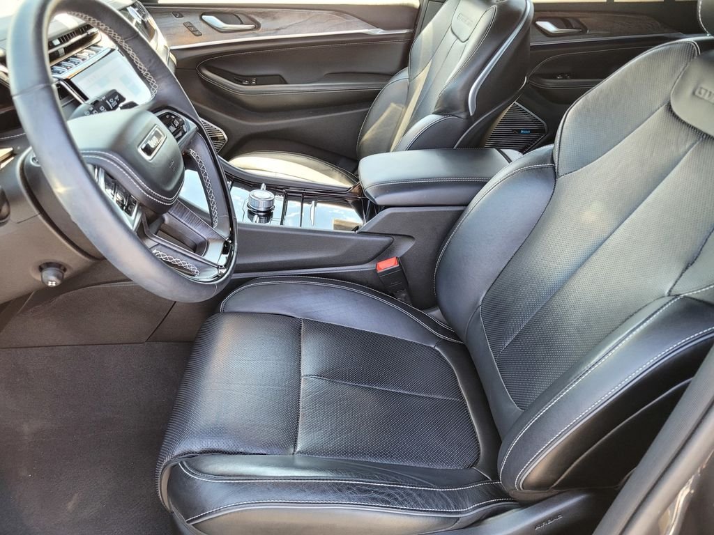 Used 2023 Gray Jeep Overland 4xe image 15