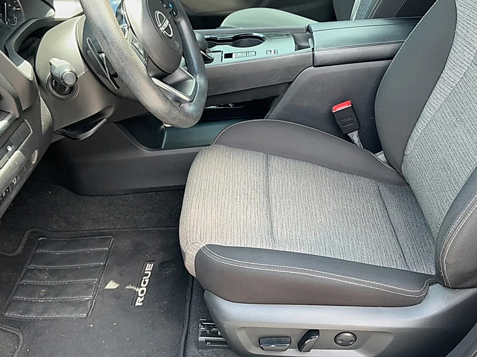 Used 2023  Nissan SV FWD image 13