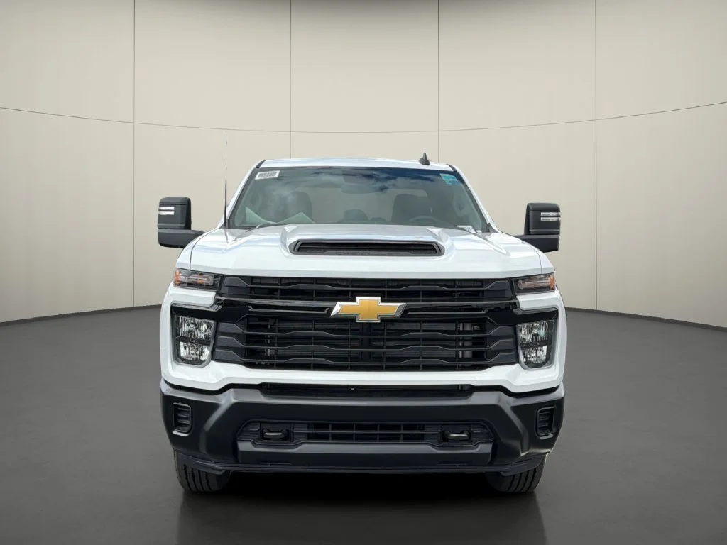 New 2026 Summit White Chevrolet WT image 2