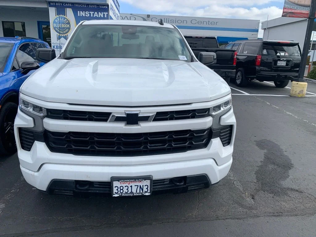 Used 2022 White Chevrolet RST image 3