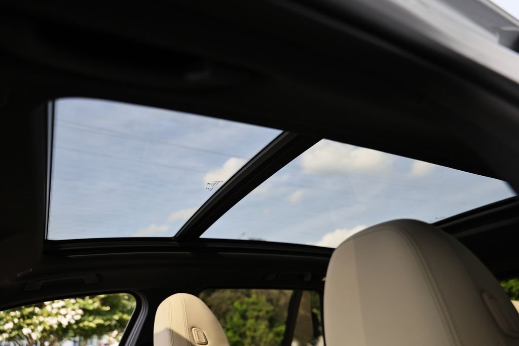 Used 2024 Mineral White Metallic BMW sDrive30i image 14