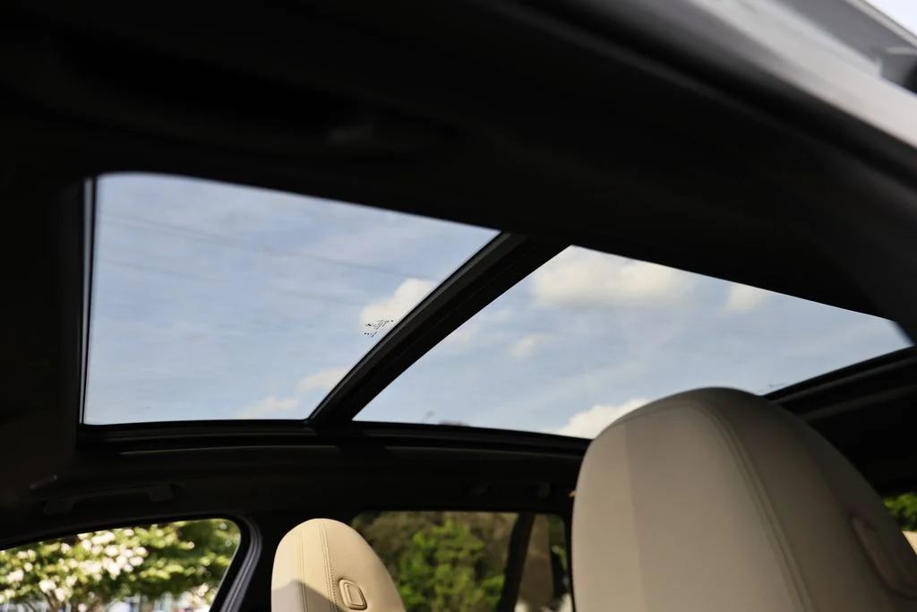 Used 2024 Mineral White Metallic BMW sDrive30i image 14