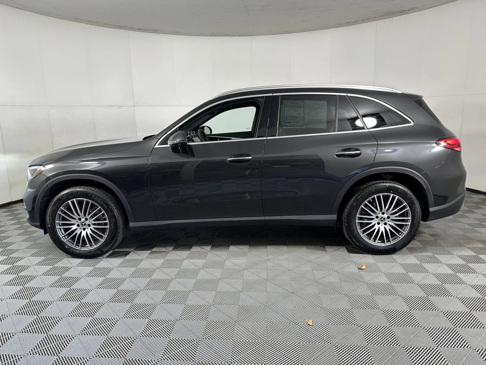 Used 2026  Mercedes-Benz GLC 300 image 22