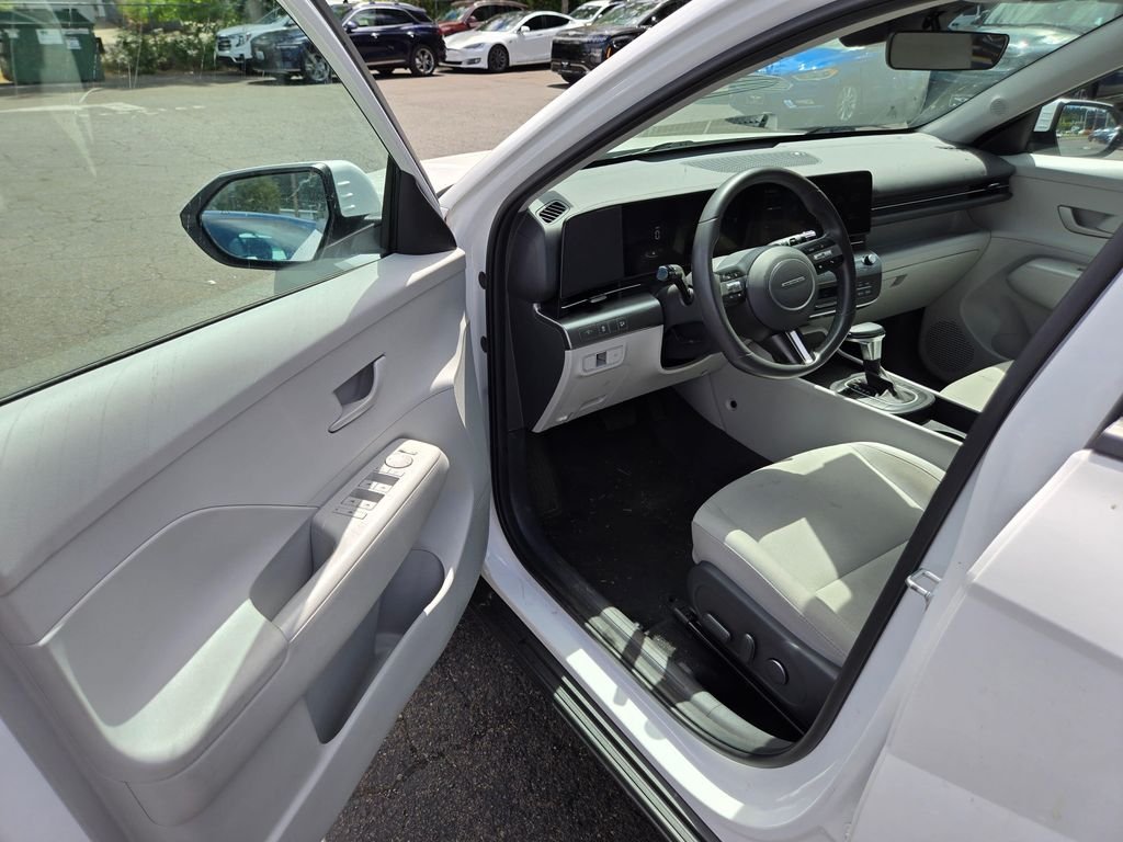 Used 2024 Atlas White Hyundai SEL image 19