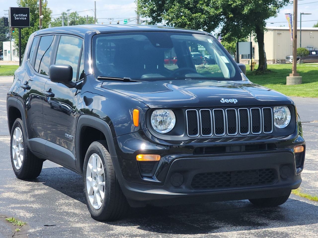 Used 2023 Black Clearcoat Jeep Latitude image 1