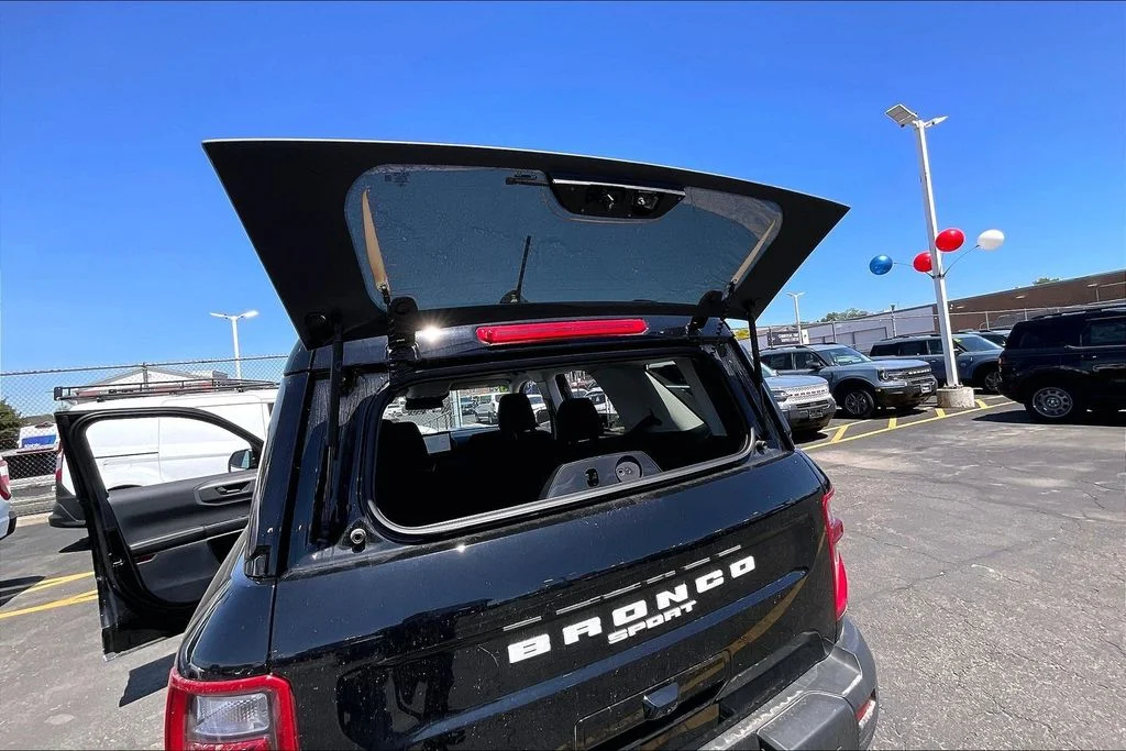 New 2025 Shadow Black Ford Outer Banks® image 27