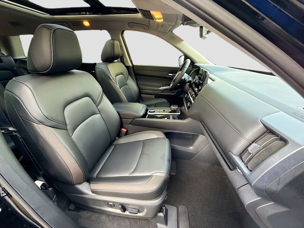 Used 2025 Super Black Nissan SL image 30