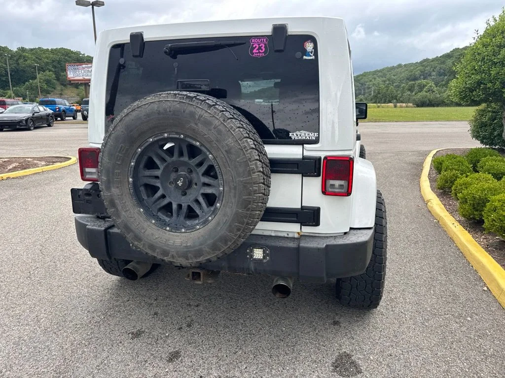 Used 2013 Bright White Jeep Unlimited Sahara image 8