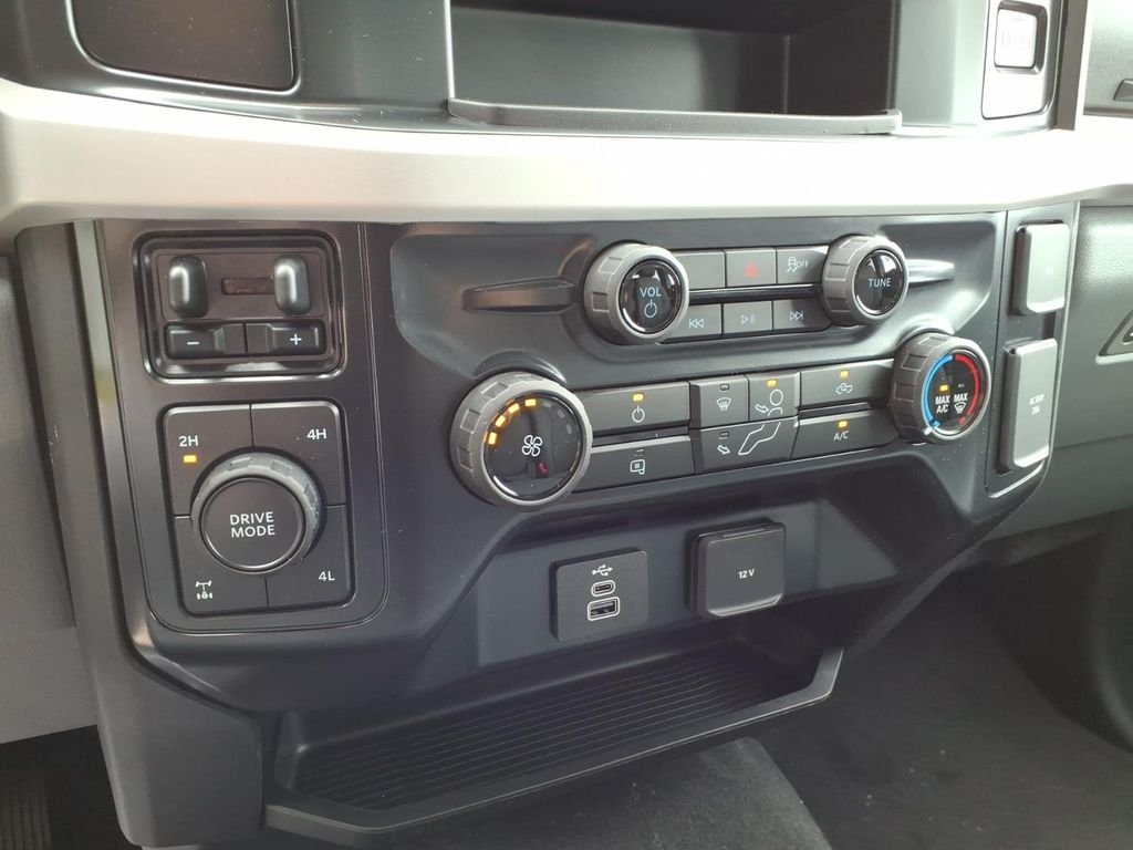 New 2026 Avalanche Ford F-350® XLT image 23