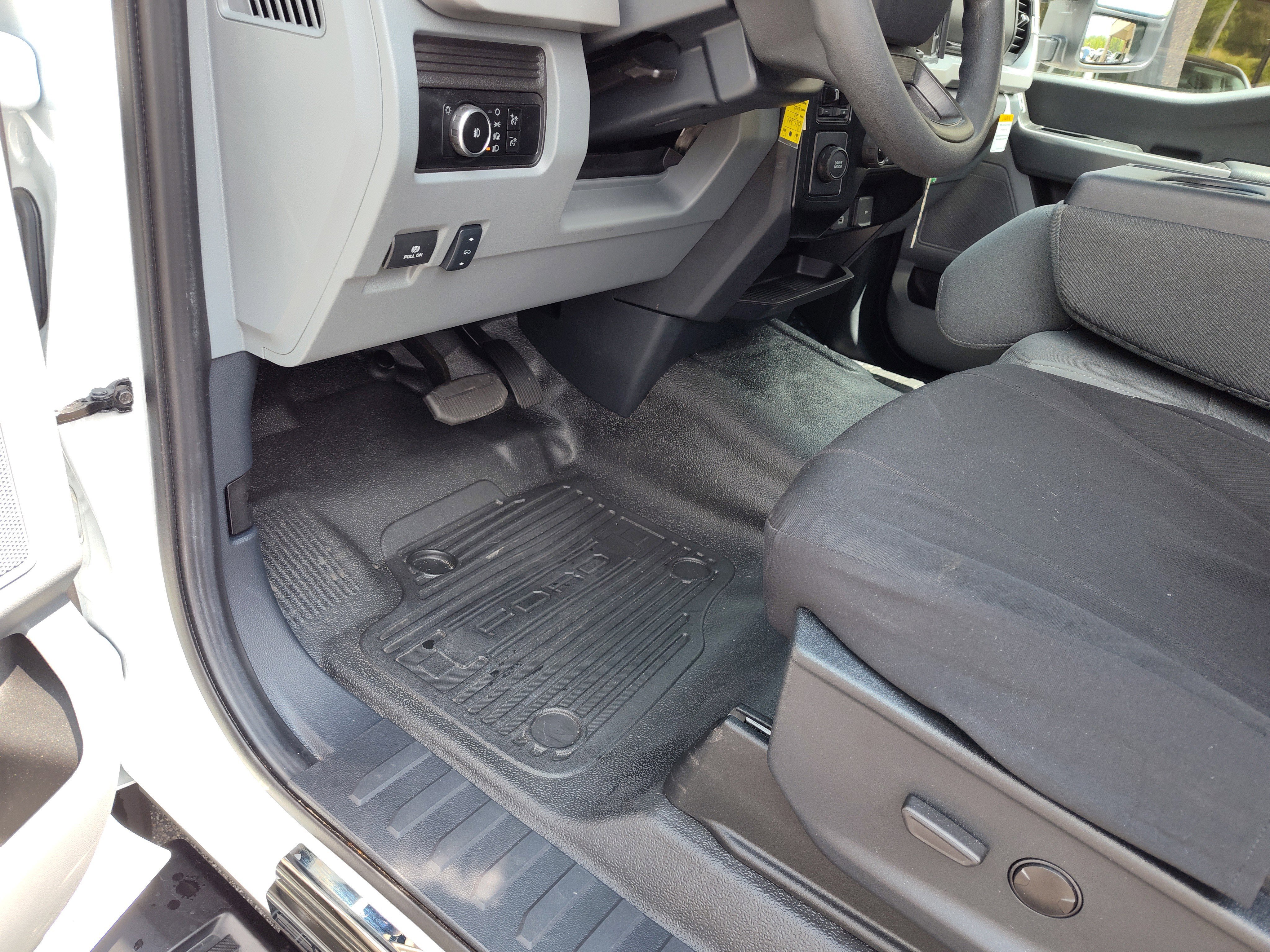 2024 Ford F-550 Super Duty Chassis Cab XLT - Photo 18