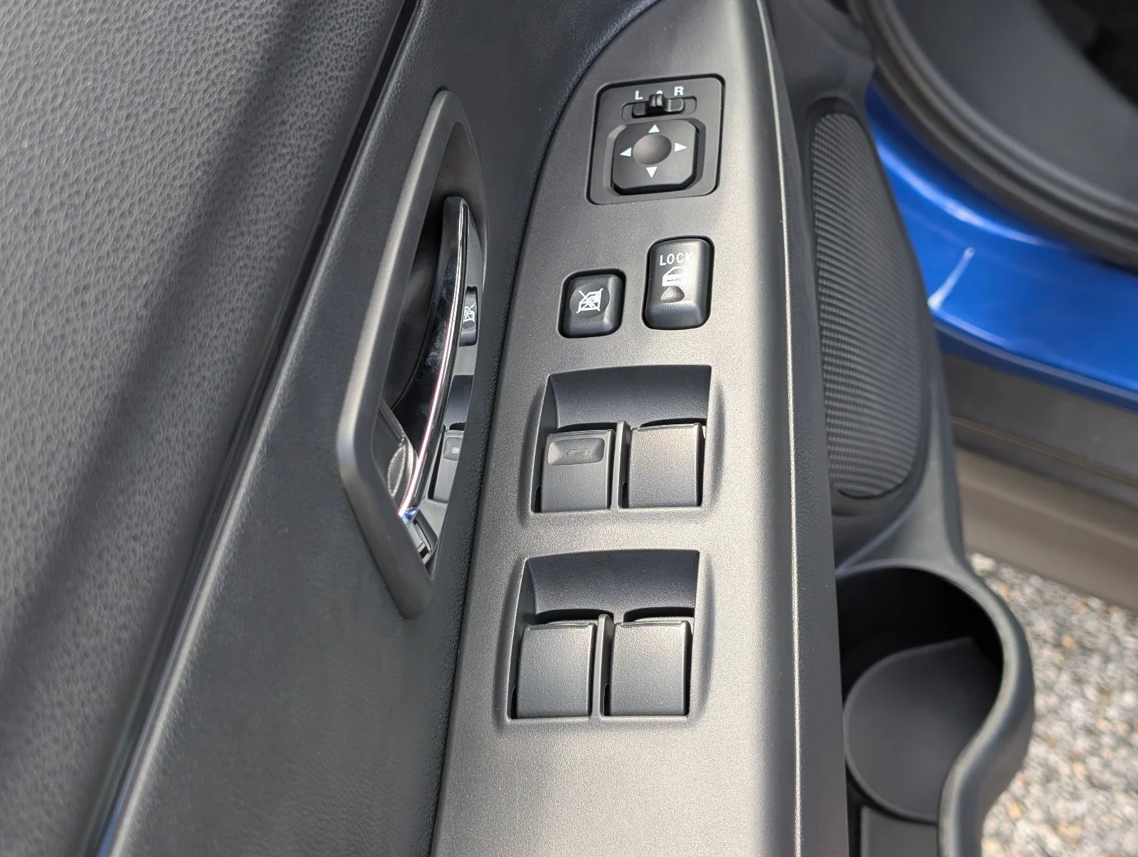 New 2027 Blue Mitsubishi 2.0 ES image 16