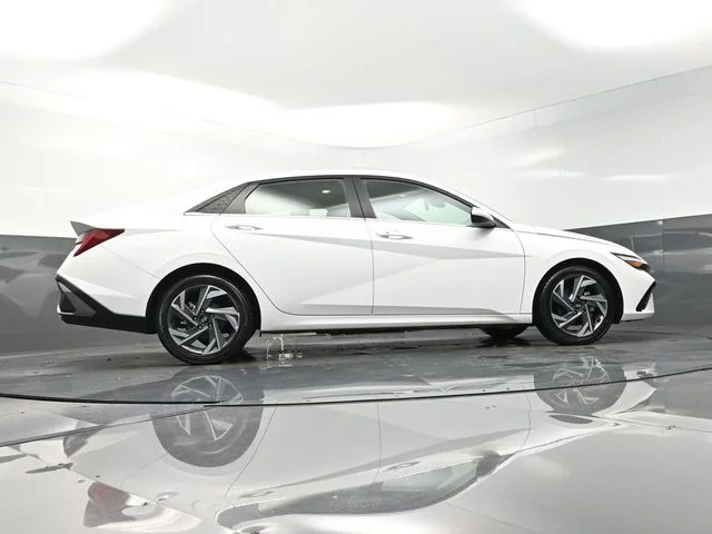 Used 2025 White Hyundai SEL Convenience image 48
