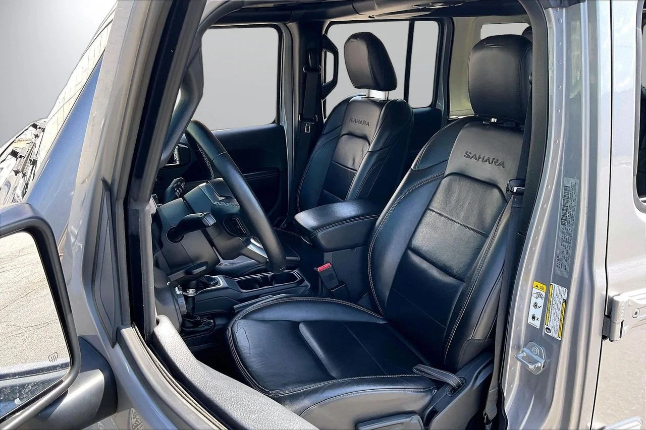 Certified Used 2018 Silver Jeep Sahara image 22
