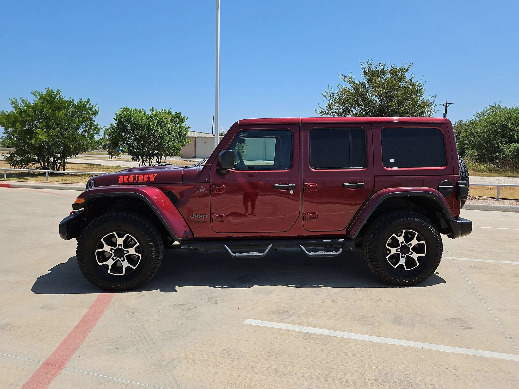 Used 2021 Red Jeep Unlimited Rubicon image 6