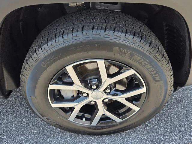Used 2025 Silver Jeep Limited image 11