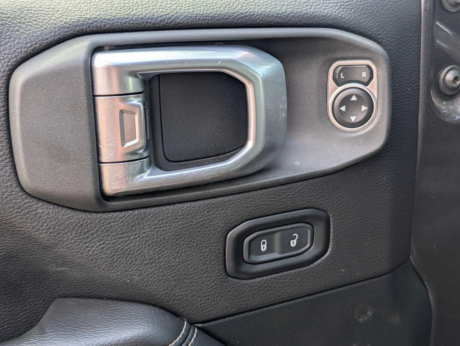 Used 2020 Granite Crystal Metallic Clearcoat Jeep North Edition image 22
