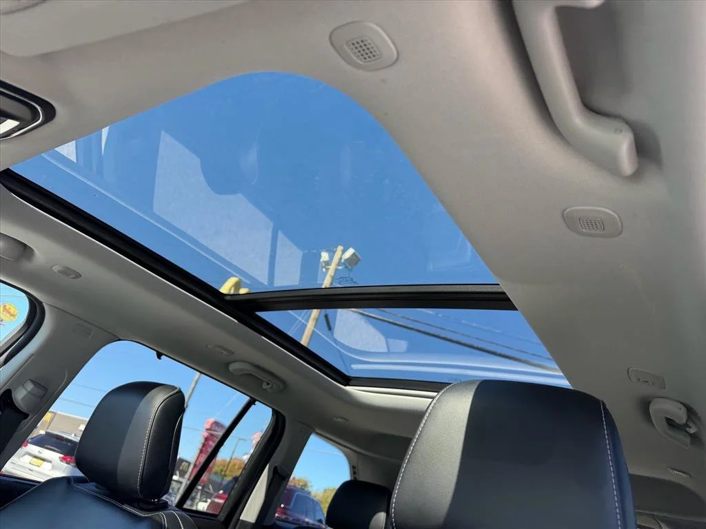 Used 2023 Silver Jeep 4xe image 18