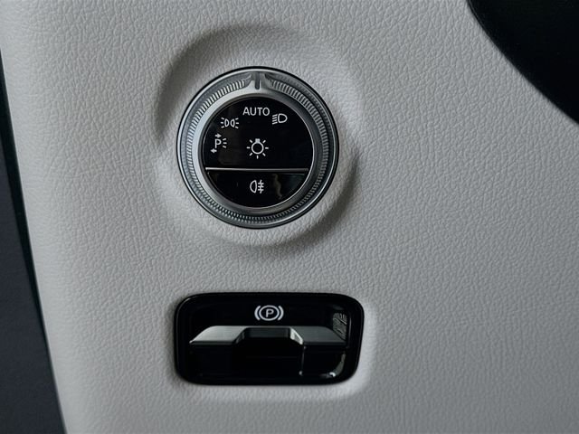 New 2026 Selenite Grey Metallic Mercedes-Benz C 300 image 10