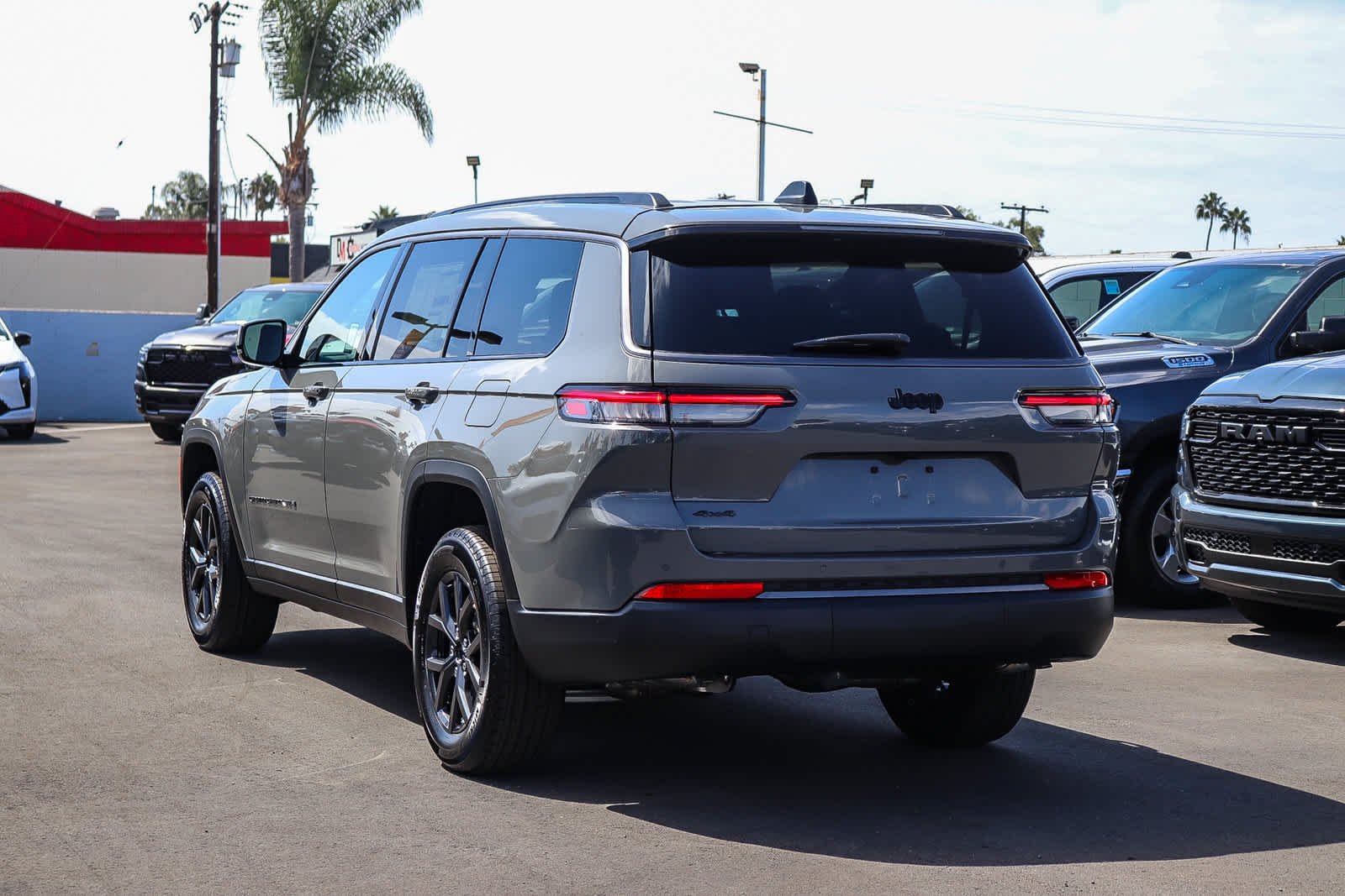 New 2027 Sting-Gray Clear-Coat Paint Jeep Laredo Altitude image 6