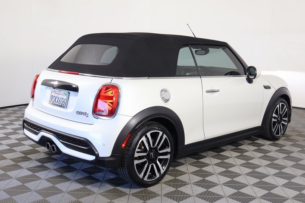 Certified Used 2024 White MINI  image 4