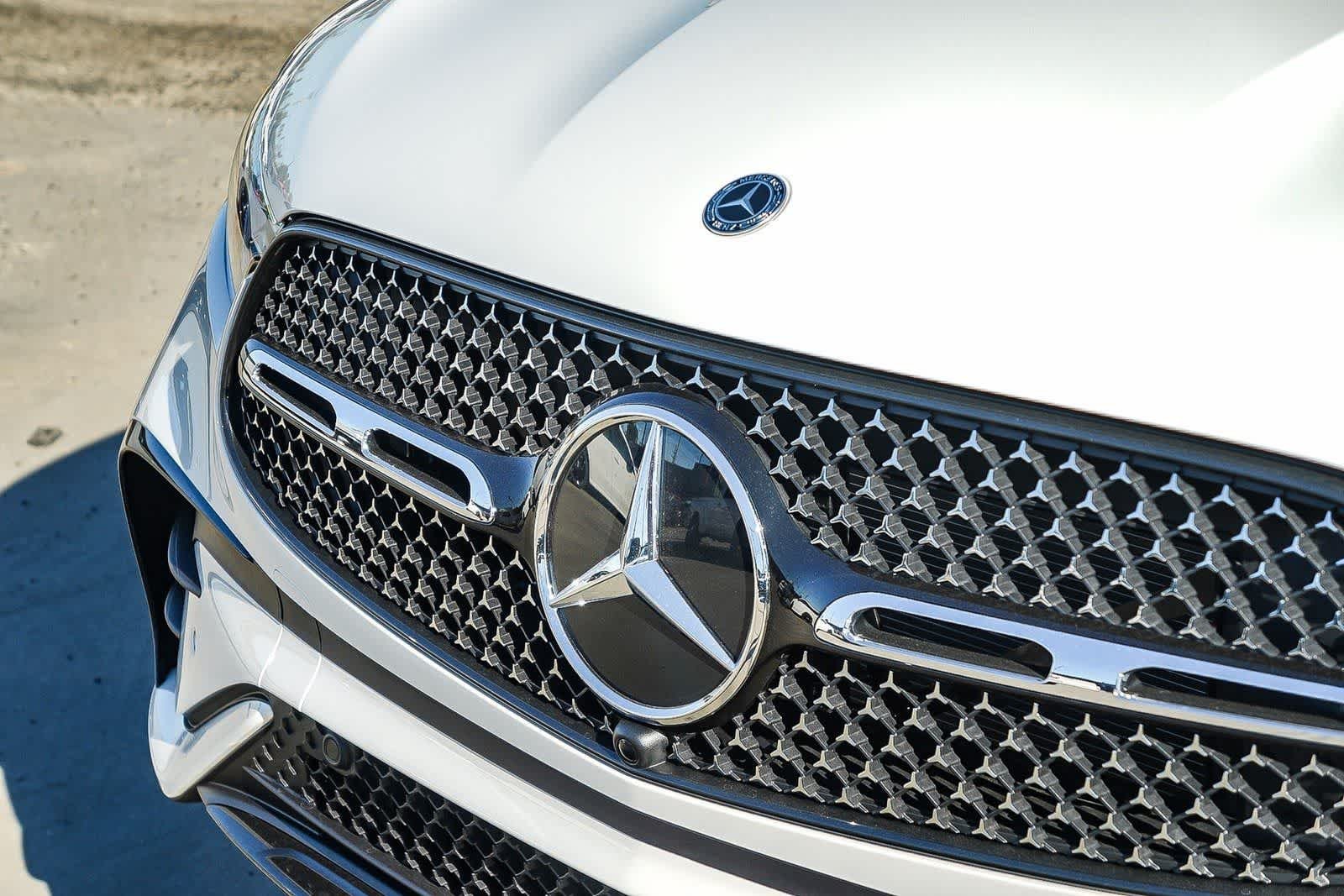New 2026 Polar White Mercedes-Benz GLC 300 image 9