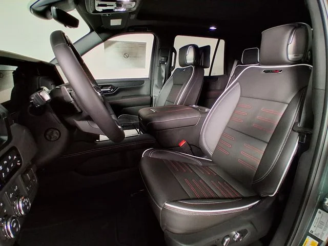 2026 GMC Yukon AT4 Ultimate - Photo 10